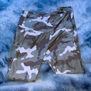 Honestee camo leggings
